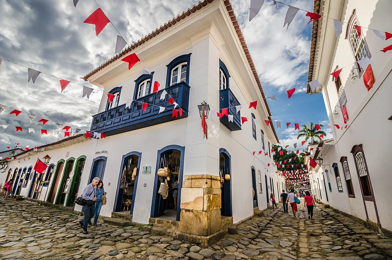 Casario e ruas de pedra do centro histórico de Paraty